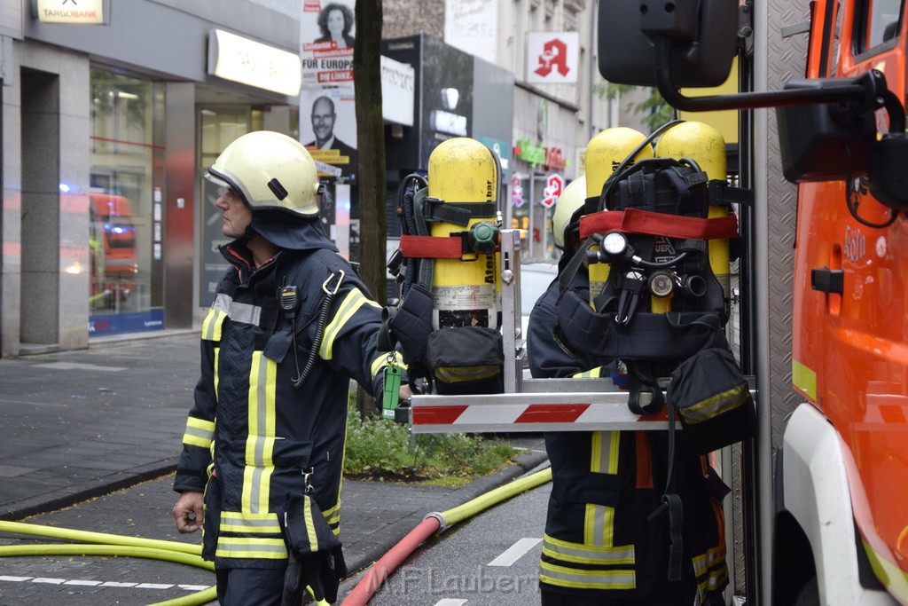 Feuer 2 Koeln Nippes Neusserstr P243.JPG - Miklos Laubert